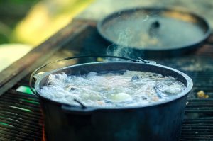 Cooking tips: fish poaching on the stove in white wine